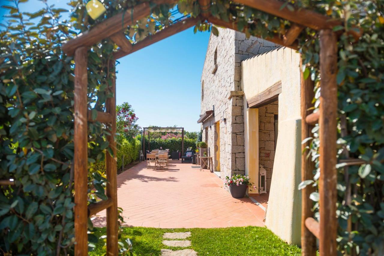 Relais Del Borgo- Domo Hotel Porto San Paolo  Exterior foto