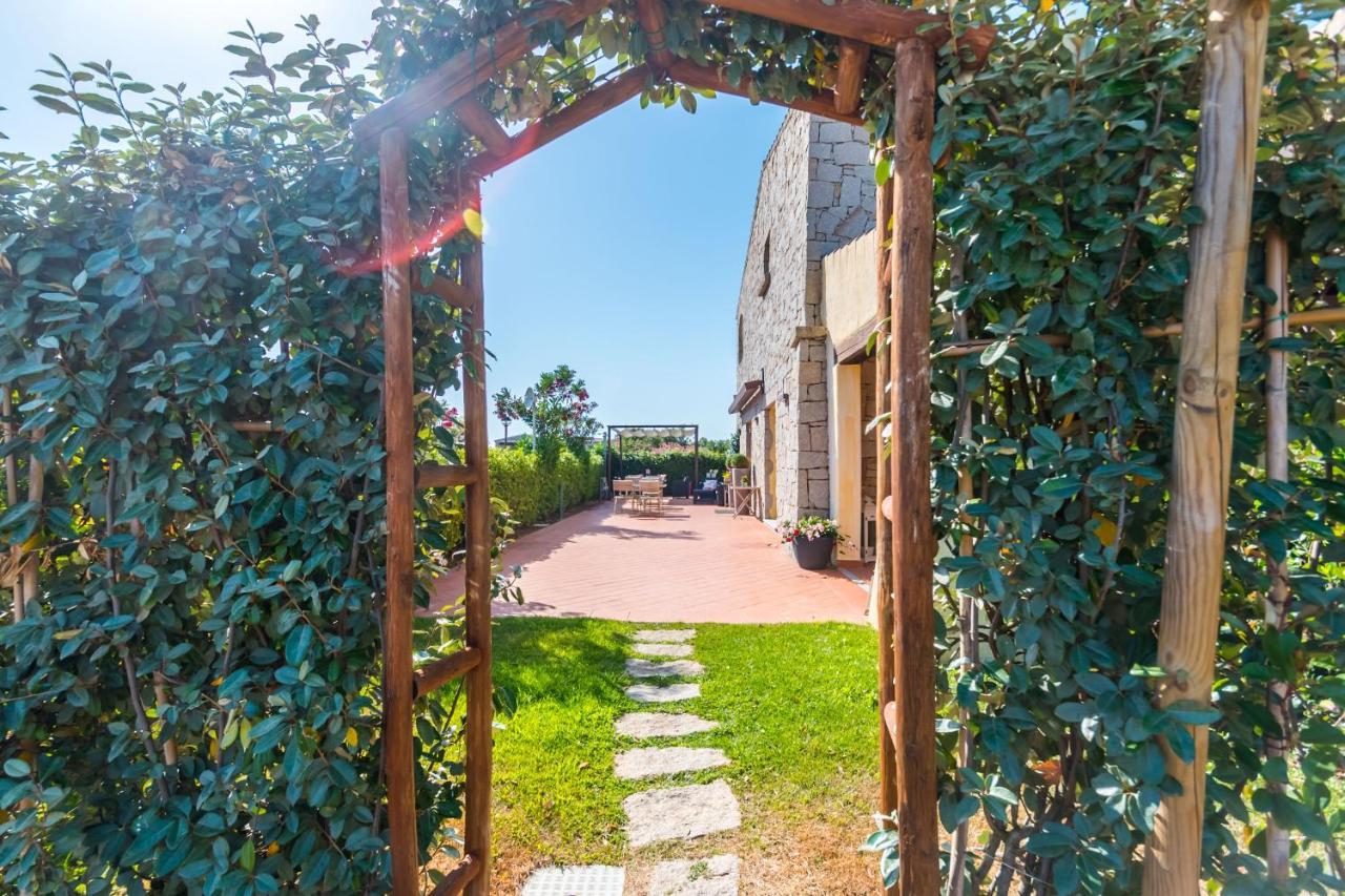Relais Del Borgo- Domo Hotel Porto San Paolo  Exterior foto